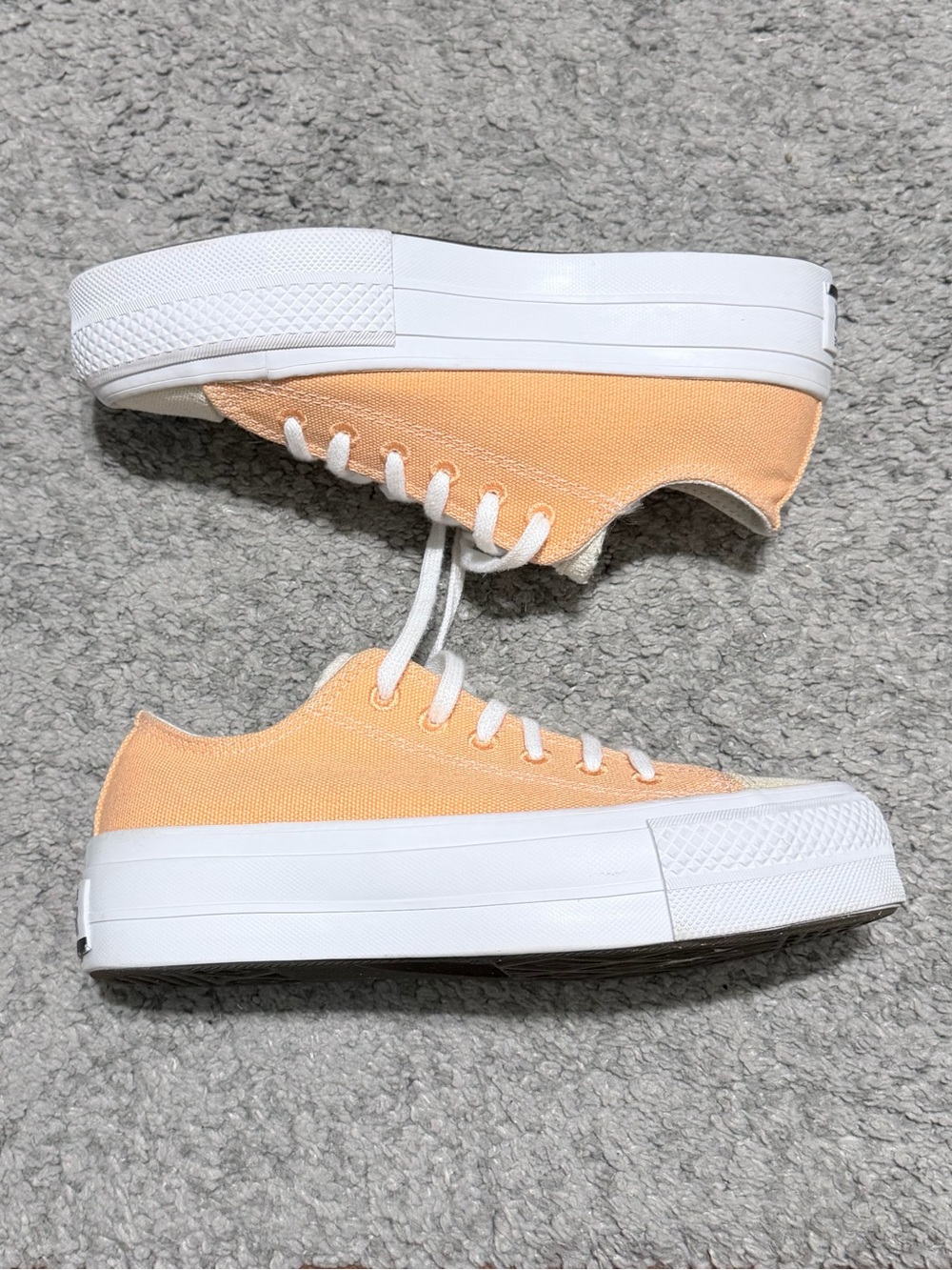 Converse Chuck Taylor
All Star Renew Platform Low Orange
Women's Size 5.5
